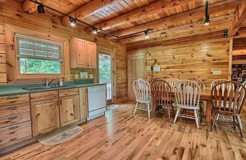 Rockbridge Cabin | Spacious 8-Bedroom Retreat at Martinwoods Cabins, Perfect for family gatherings