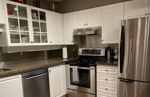 East Side Condo | ➥ Spacious and beautiful Condo with many amenities