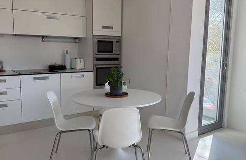 Prince's Apartment | Spacious and bright apartment in Central London