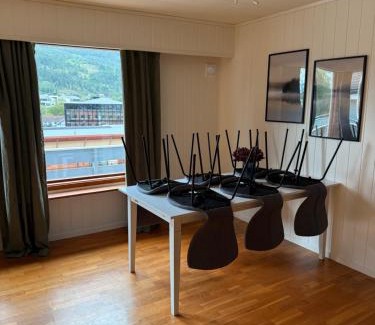 Forde Apartment | Spacious and central house with 5 bedroms