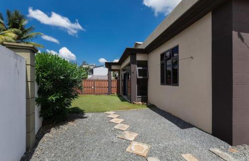 Morcellement Raffray House | Spacious and Cosy Coastal Retreat