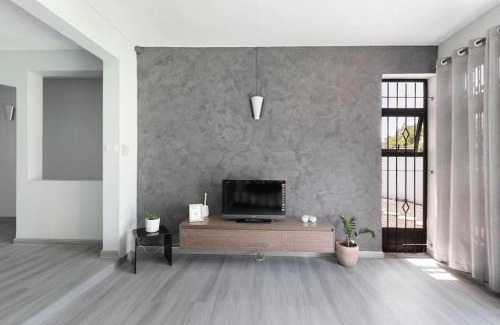 Morcellement Raffray House | Spacious and Cosy Coastal Retreat