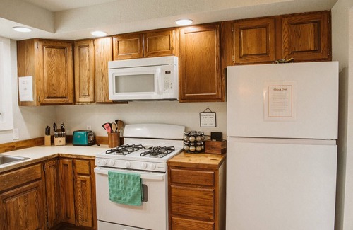 Palmer House | Spacious and Cozy Home in Palmer. Mountains Views - 1.5 mi from downtown Palmer