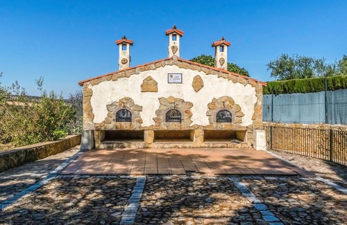Fuente Obejuna House | Spacious and cozy vacation home for 18 people with pool and barbecue in Fuente Obejuna, Córdoba.