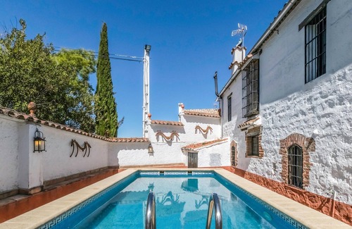 Fuente Obejuna House | Spacious and cozy vacation home for 18 people with pool and barbecue in Fuente Obejuna, Córdoba.