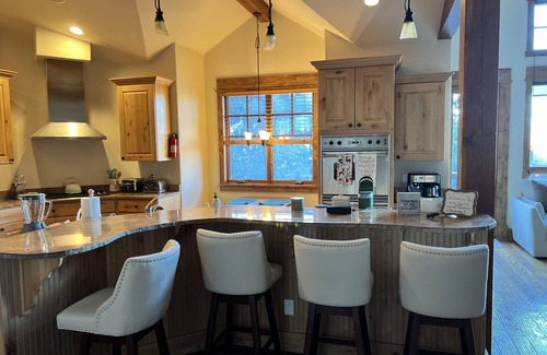 Eagle-Vail Cabin | Spacious and Luxurious Lodge with Mountain Views close to Beaver Creek and Vail.