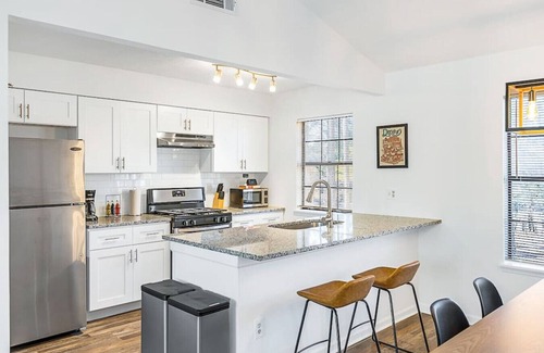 Leslie Estates House | Spacious and Modern 18 min from Stone Mountain