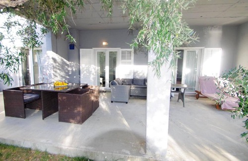 Klek Villa | Spacious and Modern Apartment on the Beach in Klek