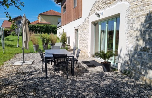 Orchamps-Vennes Apartment | Spacious and peaceful apartment in house