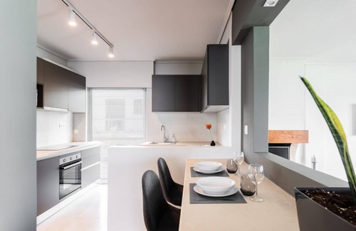 Alimos Apartment | Spacious and Sunlit Seaside Flat