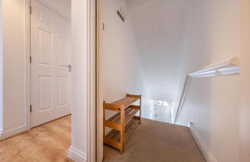 Bishop's Stortford Apartment | Spacious Apartment, near Stansted Airport & Bishops Stortford Town Centre, Comfy for Contractors and Relocators