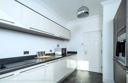 Pill Apartment | Spacious Apartment, 10 mins drive to Clifton