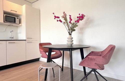 Maasbommel Apartment | Spacious apartment by the water in Maasbommel