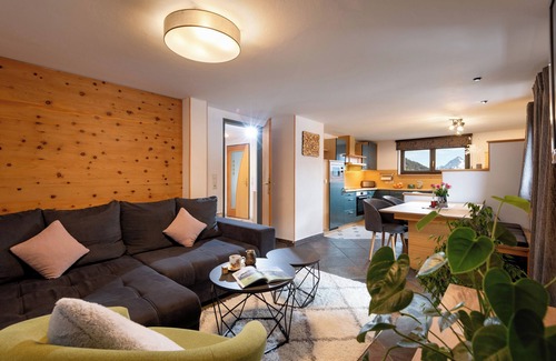 Vorderlanersbach Apartment | Spacious apartment in a sunny, central location