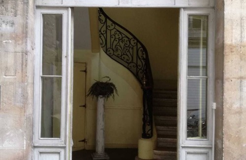 Hotel de Ville - Quinconces Apartment | Spacious apartment in an old mansion in the heart of the city