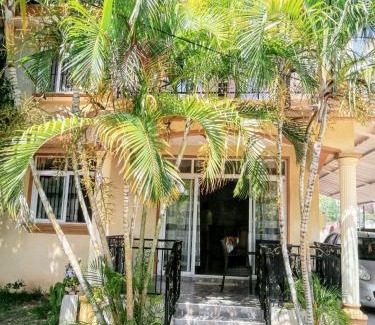 Flic-en-Flac Apartment | Spacious apartment in Flic en Flac, 115 m², mountain view