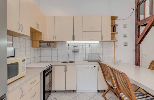 Vranjic Apartment | Spacious Apartment w Three Balconies and Parking