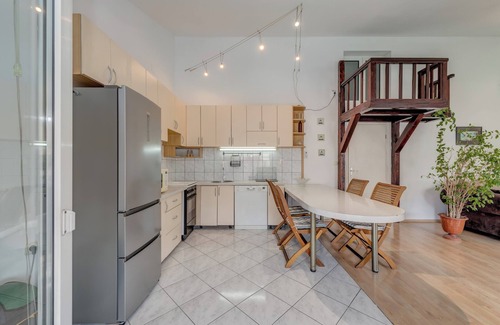 Vranjic Apartment | Spacious Apartment w Three Balconies and Parking