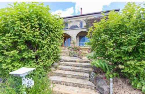 Lenah Valley Apartment | Spacious Apartment with the view of Mt. Wellington