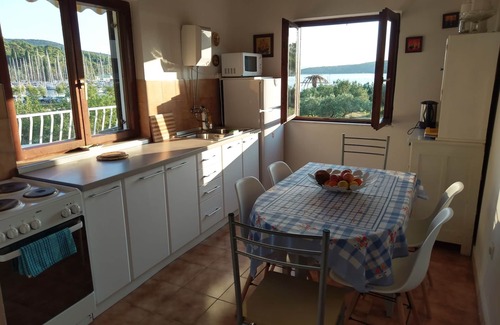 Slano Apartment | Spacious apartment with beautiful marina and sea views