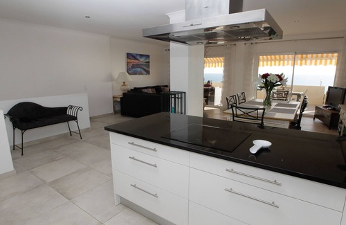 Ameijeira Apartment | Spacious apartment with fantastic 180 ° sea view