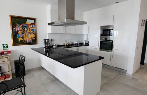 Ameijeira Apartment | Spacious apartment with fantastic 180 ° sea view