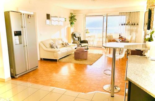 Montreux Apartment | Spacious Apartment with Lake View | 35