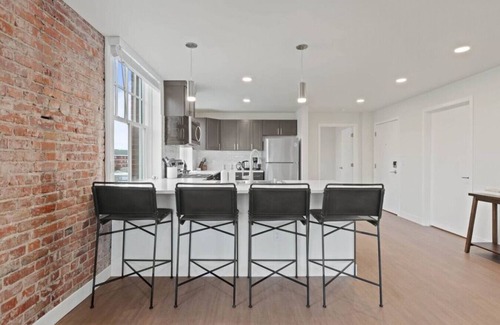 Riverside Apartment | Spacious Apartment with King Beds! J&K on Main