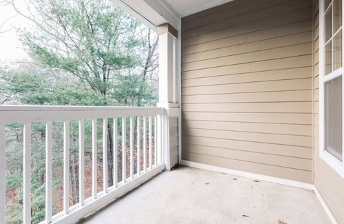 Waltham Apartment | Spacious Apt with Balcony - ABH-1721