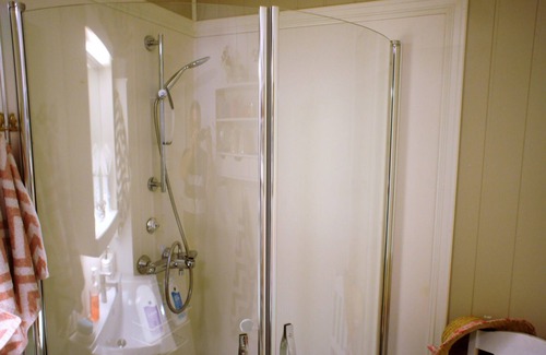 Forde Bed & Breakfast | Spacious Apt with Fjord view.