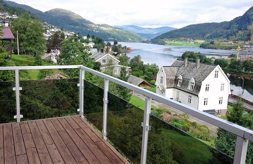 Forde Bed & Breakfast | Spacious Apt with Fjord view.