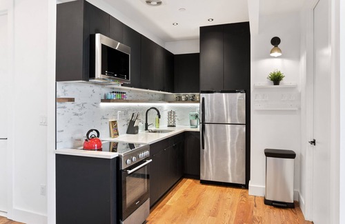 Crown Heights Apartment | Spacious Apt with NYC Skyline Views! Pool table +