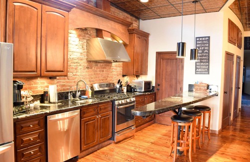 Downtown Nashville Apartment | Spacious Apt World Famous 2nd Ave! Short Walk to Every Honky Tonk & Attraction!