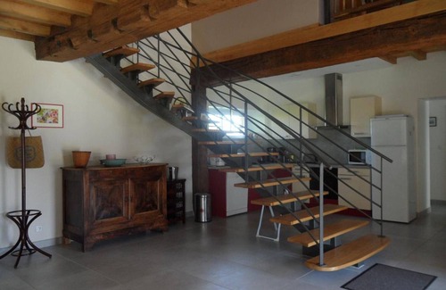 Chirat-l'Eglise Cottage | Spacious barn cottage with Bouble Valley view