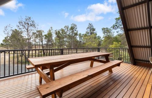 Tanunda House | Spacious Barossa Retreat with Balcony Views