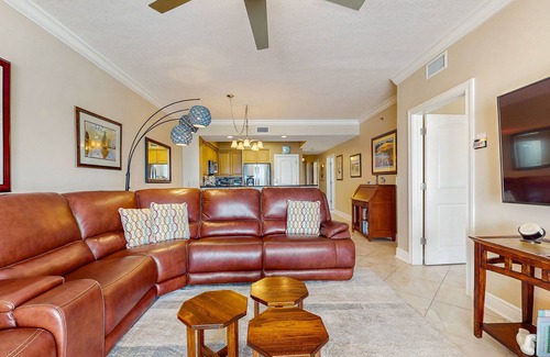 Fort Walton Beach Condo | Spacious beachfront condo with full kitchen, shared pool and beach access