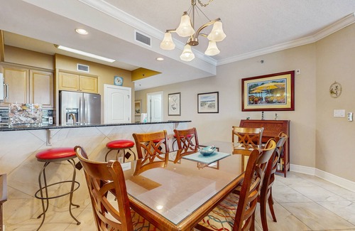 Fort Walton Beach Condo | Spacious beachfront condo with full kitchen, shared pool and beach access