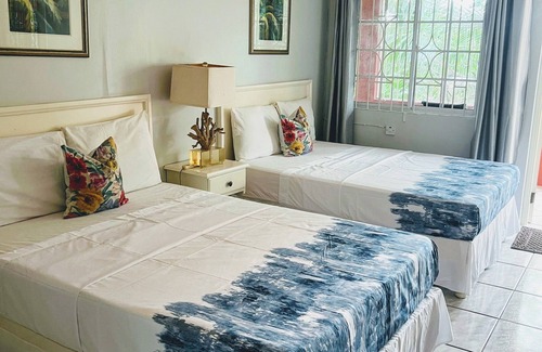 West End Hotel | Spacious boutique hotel with 12 en-suites and WiFi, AC in delightful Negril