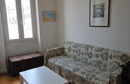 Noailles Bed & Breakfast | Spacious, bright and central self-contained studio in a chambre d'hôte