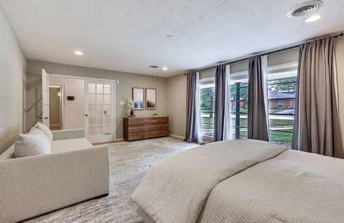 College Station Cottage | Spacious Bryan Home w/Patio: 4 Mi to Downtown