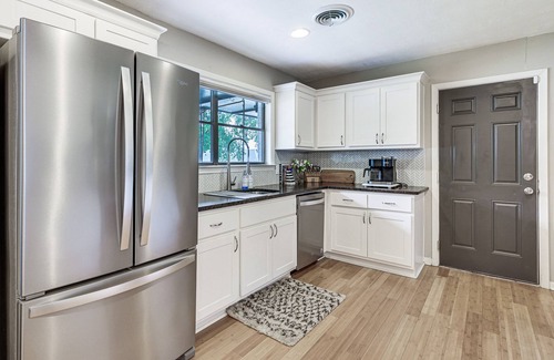 College Station Cottage | Spacious Bryan Home w/Patio: 4 Mi to Downtown