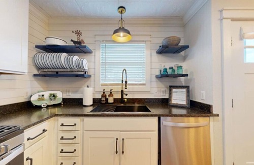 College Station Apartment | Spacious Central Charm