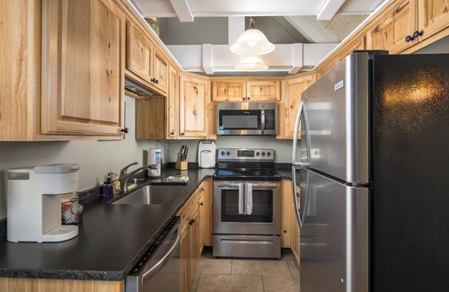 Beech Mountain House | Spacious Chalet Near Slopes – Sleeps 10, Pet Friendly