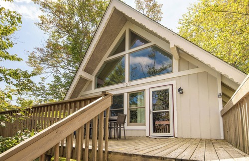 Beech Mountain House | Spacious Chalet Near Slopes – Sleeps 10, Pet Friendly