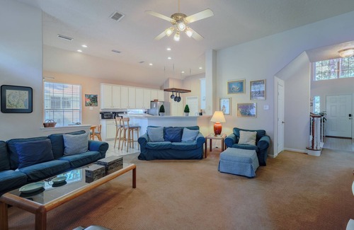 Alden Bridge House | Spacious & Classic 5BR House for 11 w/Backyard + Covered Deck