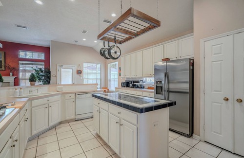 Alden Bridge House | Spacious & Classic 5BR House for 11 w/Backyard + Covered Deck