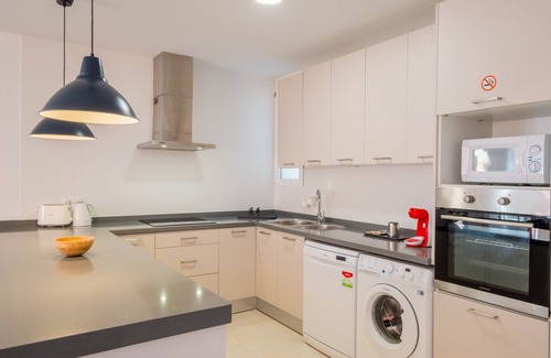 Jesus Apartment | Spacious Clean & Colourful Apt Quiet Zone