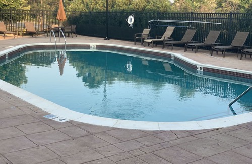 Westmont Apartment | Spacious clean full apartment 20 min from downtown chicago