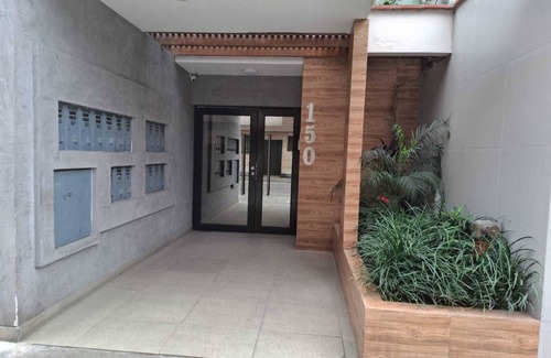 Santa Beatriz Apartment | Spacious, close to parque de las aguas and national stadium, with garage.