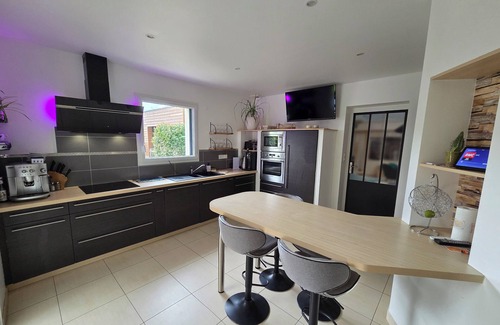 Pommeret House | Spacious, comfortable house in a quiet location 20 minutes from the beach